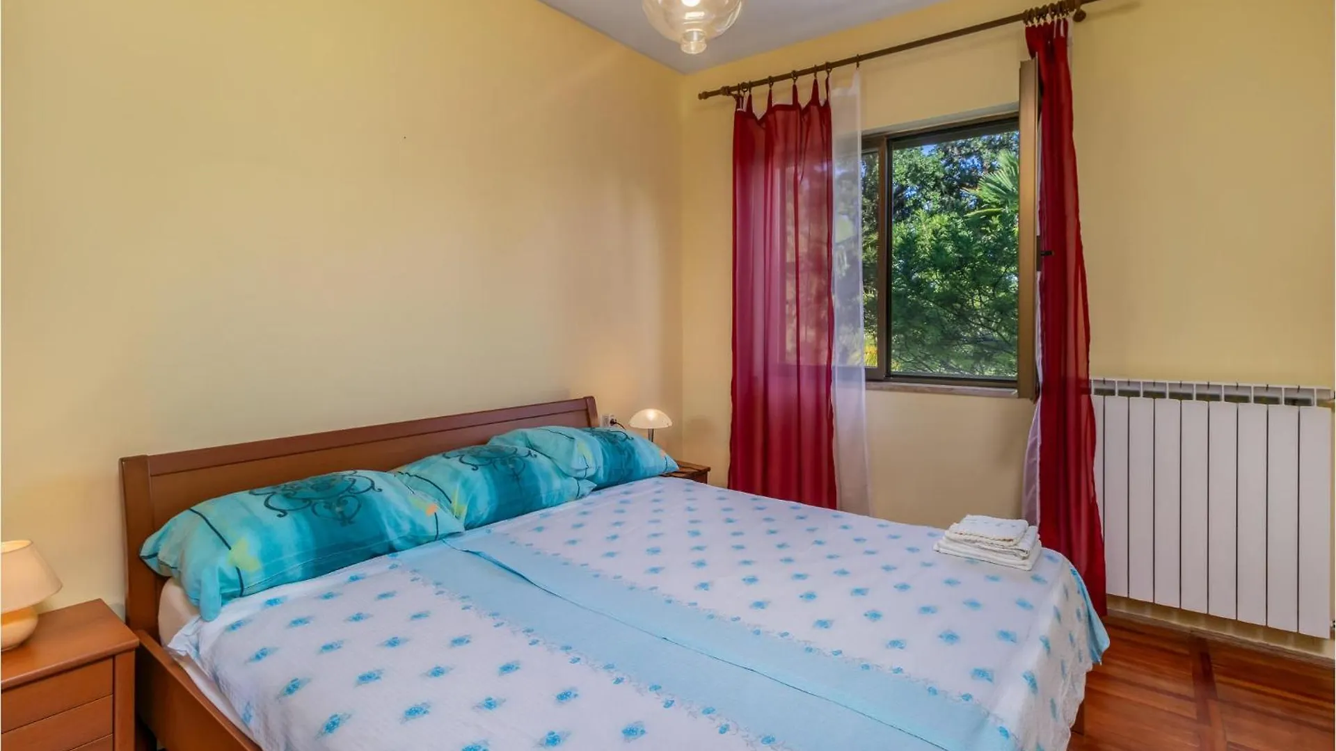 Cozy Apartment In Ika With Kitchen