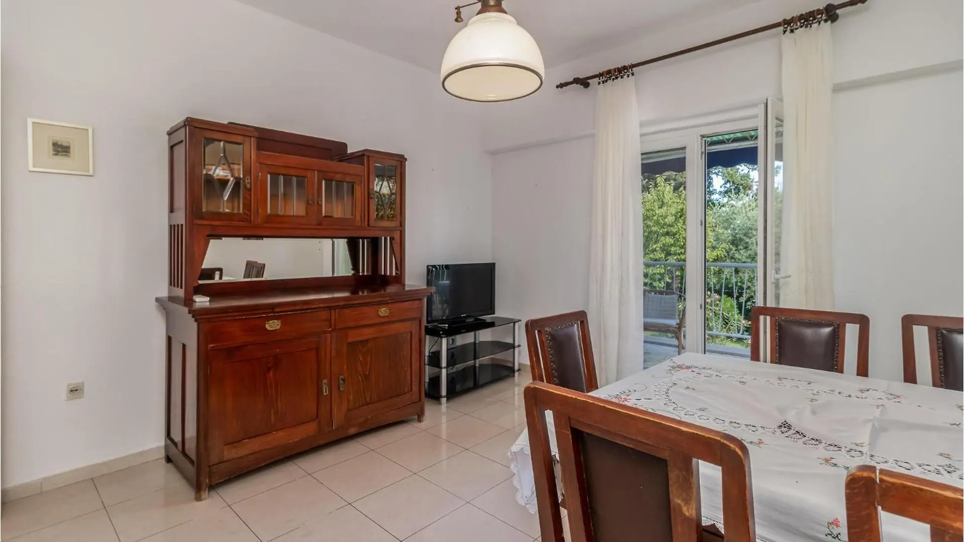 Cozy Apartment In Ika With Kitchen